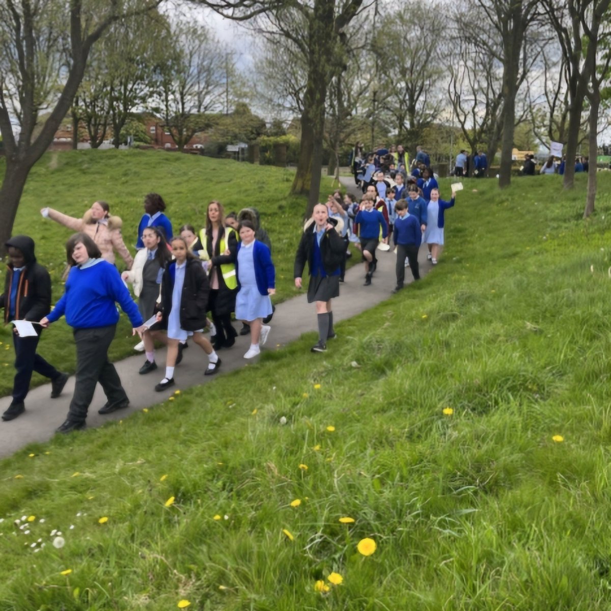 Fantastic effort from all our children yesterday during the @cashforkidsliv sponsored walk. Thank you to everyone who has donated. cashforkidsgive.co.uk/campaign/sam-t… @csergeant3