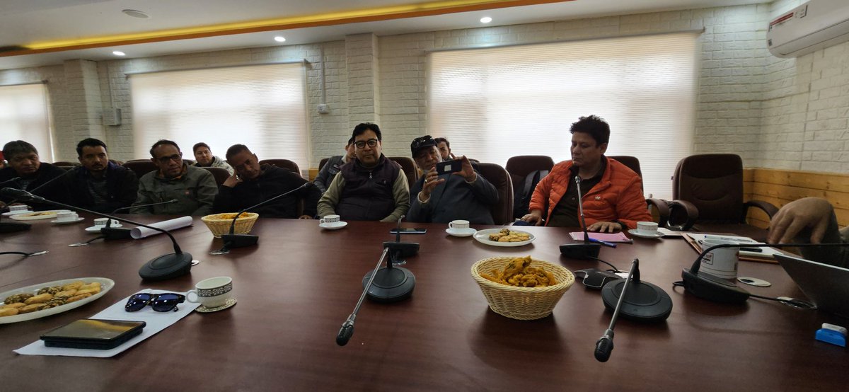 In Ladakh, Joint Director of @Info_Ladakh, @imteeaz_kacho, convened a meeting, comprising key stakeholders from media, printing agencies, and various organizations, aimed to strategize the coverage of the upcoming Lok Sabha Elections in 2024 @SveepL @prasarbharti @ddnewsladakh