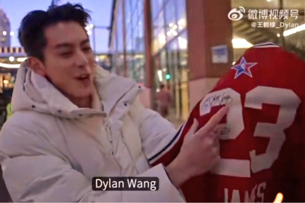 When your celebrity crush #DylanWang has his celebrity crush #LeBronJames...💜💜💜
#WangHedi
#GuardiansoftheDafeng 
#LightToTheNight