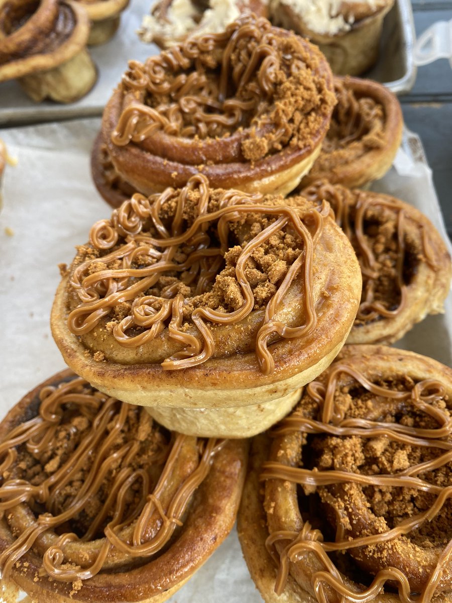 On the counter this weekend, our Biscoff cinnamon bun ….. topped  with Lotus Biscoff spread & sprinkled with biscuit crumbs 😋 

Or choose from 
Classic sugar & cinnamon coated
Salted caramel
Vanilla frosting

Find us today at Liverpool Lark Lane

Sunday Didsbury @_makersmarket