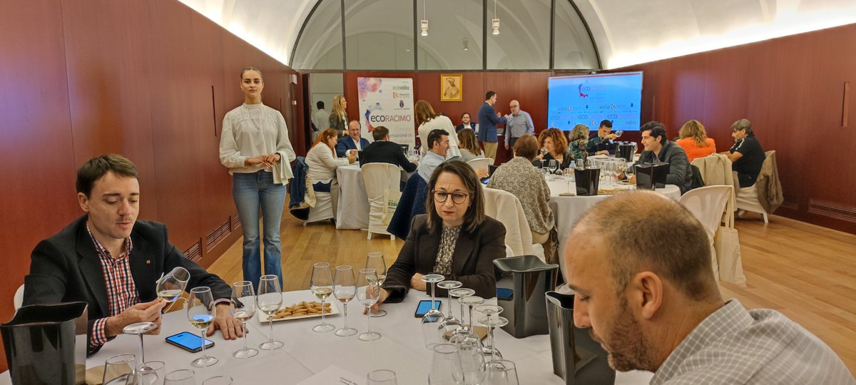 📣 El Castillo del Gran Capitán de Montilla acoge el concurso Ecoracimo. ✔️Un total de 25 catadores ante 300 muestras en el concurso internacional de vinos y vinagres ecológicos. #vinos #organicwines #organic #winetime