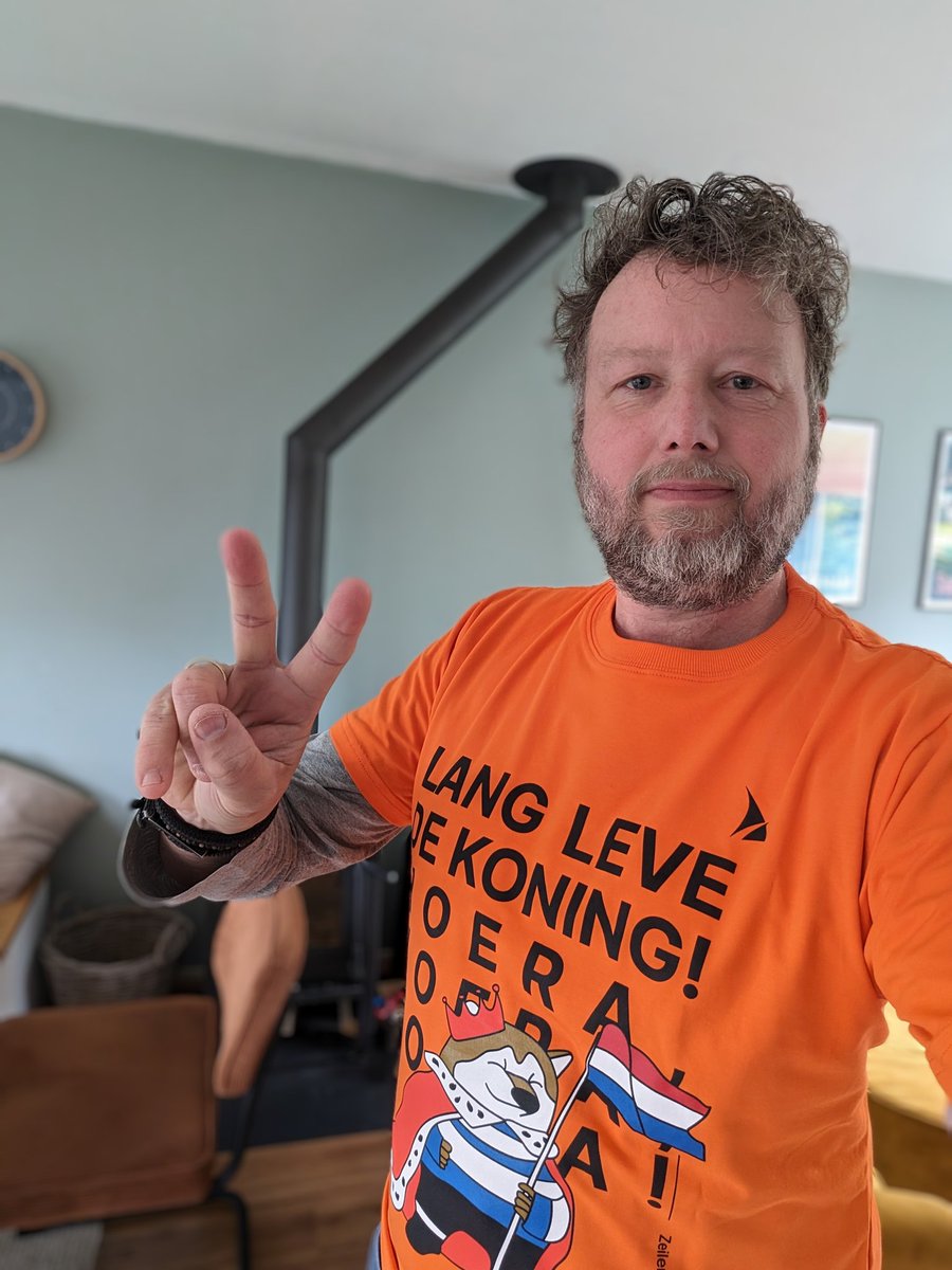 Wearing the @zeilen_vrijheid special Kingsday shirt with pride! Have a nice Kingsday 🇳🇱 today! #koningsdag2024 #StandWithUkraine