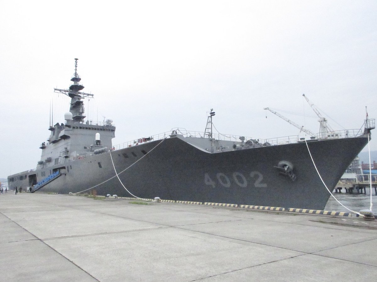 輸送艦 しもきた LST-4002

海上自衛隊 呉基地 艦艇公開 2024/04/27

4/27の公開艦はしもきたです
ランプドアではなく舷梯から乗艦し艦内階段で格納庫に降りるルートで、上甲板には上がれませんでした

なお、係留中の艦艇の撮影は特に制限もありませんでしたね
明日も同じかはわかりませんが・・・