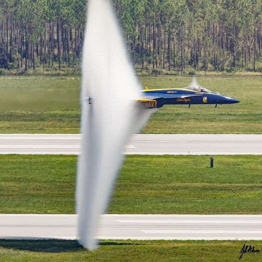 Blue Angel creating a vapor cone just above the ground as it approaches the speed of sound in Pensacola, Florida.

[📸 JK Adams Photography]