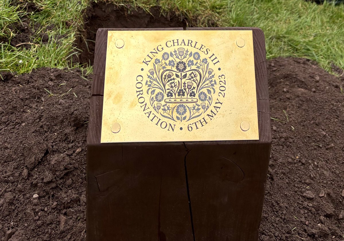 Sharon & Ivete represented #SoroptimistBristol on the memorable occasion of the planting of King Charles lll’s Coronation Tree & together with others helped to plant the oak tree in Brandon Hill Park on April 25th. @soroptimistgbi @soroptimistBristol #KingCharleslllCoronationTree