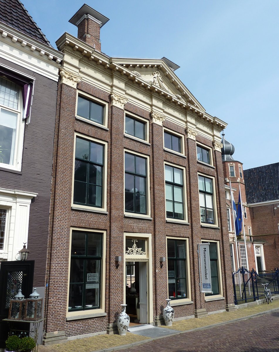 The 'Princessehof' is a small city palace built in 1693, in #Leeuwarden (Friesland). The famous graphic artist M.C. Escher was born in the house in the middle in 1898.