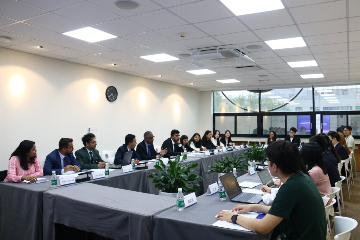 #CISSevent CISS held a roundtable for PhD student delegation from Jawaharlal Nehru Univ. @JNU_official_50 🇮🇳led by Prof. Aravind Yelery on Apr. 26

CISS Deputy Director Xiao Qian, Fellows Dr. Shi Yan, Dr. Nie Zhennan & students from CISS Youth, SAISS & THUCA joined the discussion