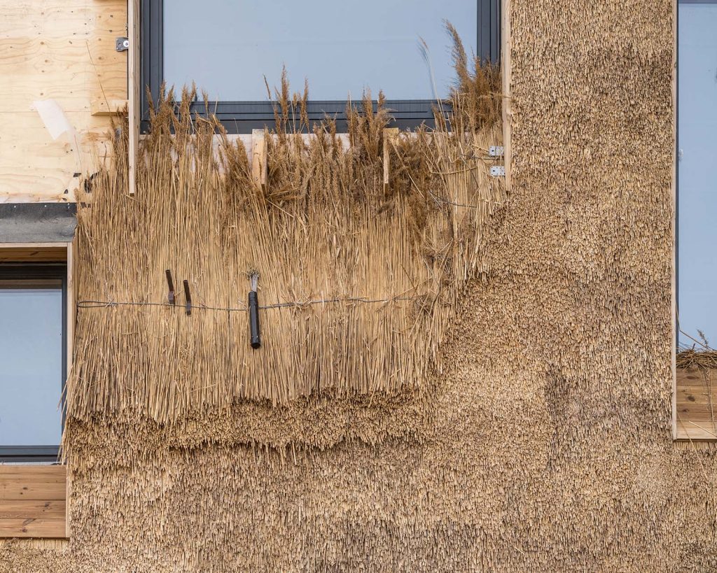 Design and Earth Day | 6. The ancient craft of thatching, which uses straw, a natural material that grows rapidly and plentifully, and is high in sequestered carbon, is staging a revival, as illustrated by the Sundby Primary School being built in Denmark. instagram.com/p/C6QYieFoPzQ/…