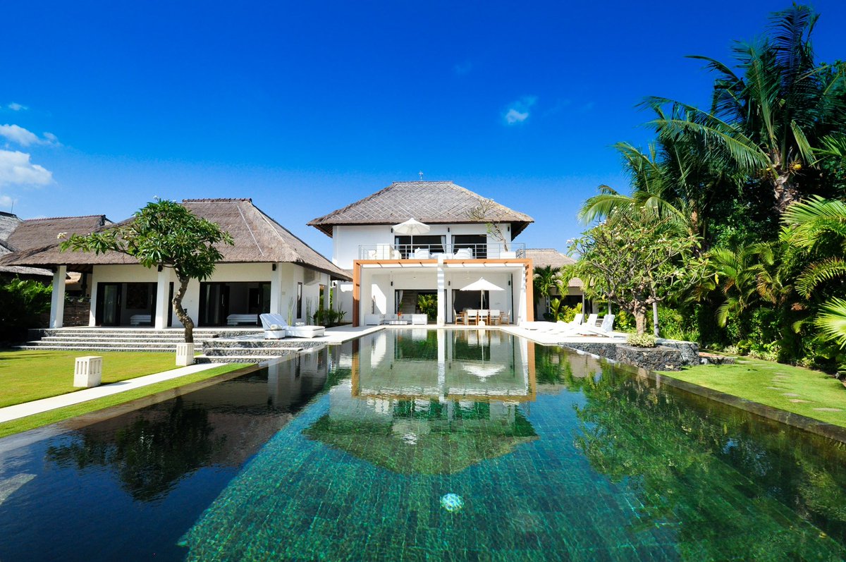Located in sumptuous tranquility on the beach in North Bali, Villa Bossi at Banjar offers unbeatable seclusion, luxury and second-to-none privacy. Check out more at villabossibali.com/en/villa/villa… #villabossibali #bali #northbali #lovina