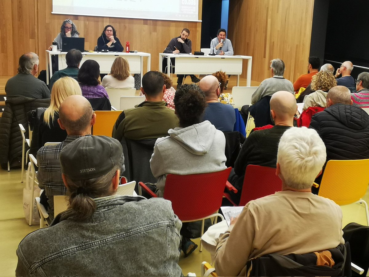 🗣️Primer encuentro de afiliacion y delegadas de COBAS de este año.
Puesta en común de situaciones labores de las diferentes secciones sindicales y trabajos futuros del Sindicato.
Y llamando la participacion de la manifestacion alternativa del #1MaigAnticapitalista
#frepalestine