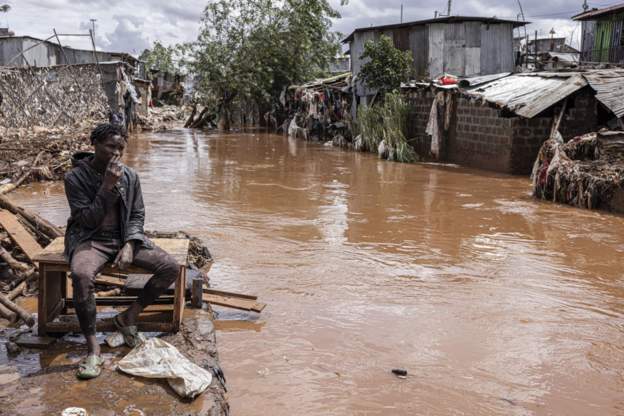 #JUST IN: Kenya braces for more rain as flood death toll hits 60 Severe flooding has displaced hundreds of thousands of people across East Africa - and in Kenya rescue workers and authorities are 'bracing' themselves for even more devastation. 'The situation continues to be…