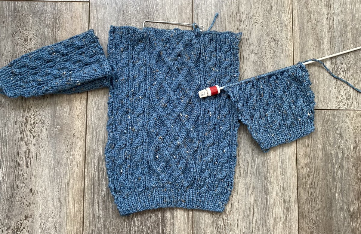 etsy.com/uk/shop/scotti…
Had to abandon this little jumper in order to finish off the Custom Order Scots Bonnet of yesterday so will be cracking on with the jumper now
#MHHSBD #firsttmaster #CraftBizParty #childrensknitwear