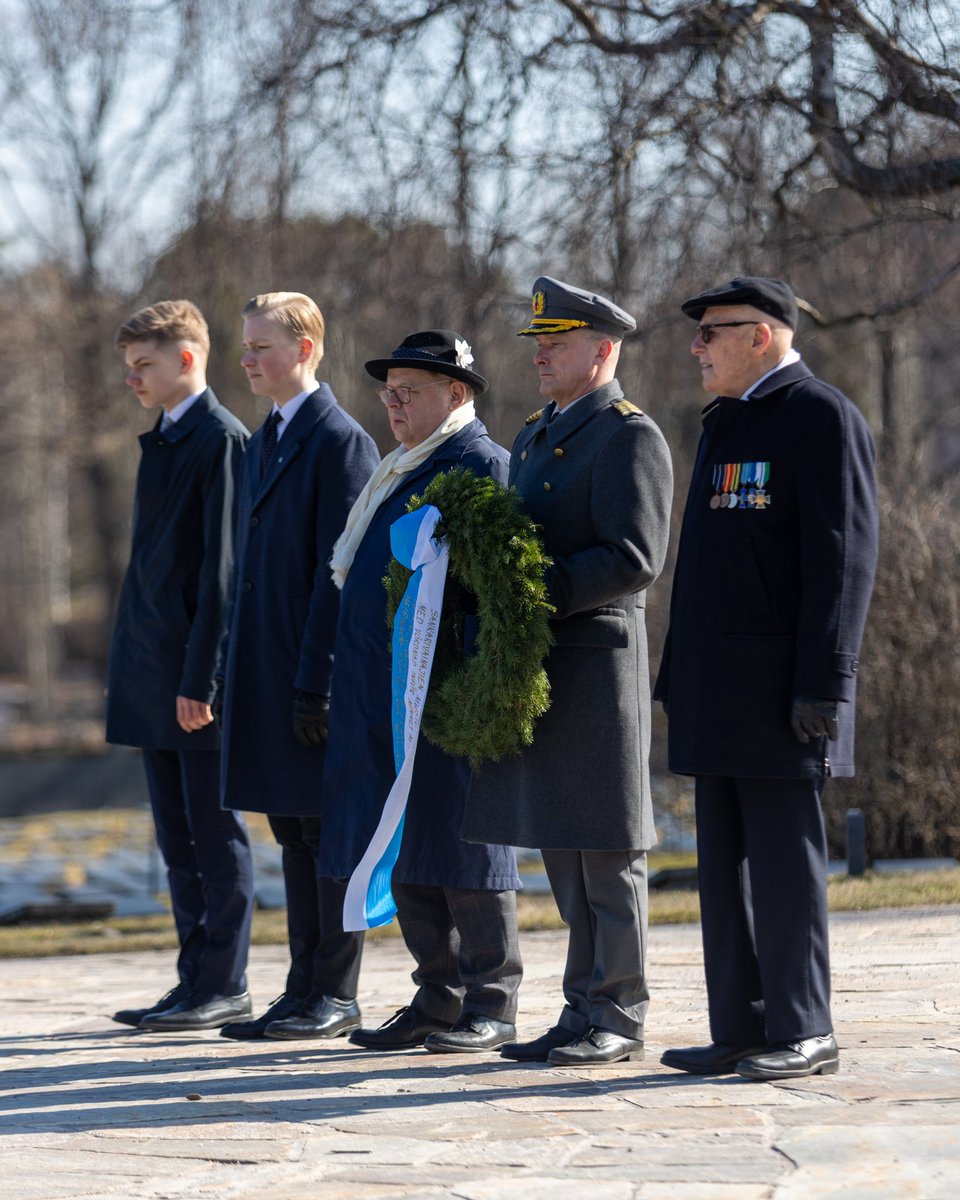 Esitin kiitoksen sotiemme veteraaneille Helsingin kaupungin puolesta.   Kansallista #veteraanipäivä’ä vietetään Suomen sotaveteraanien kunniaksi, sekä muistoksi rauhan alkamisesta ja sodan päättymisestä. Kuva: @Puolustusvoimat