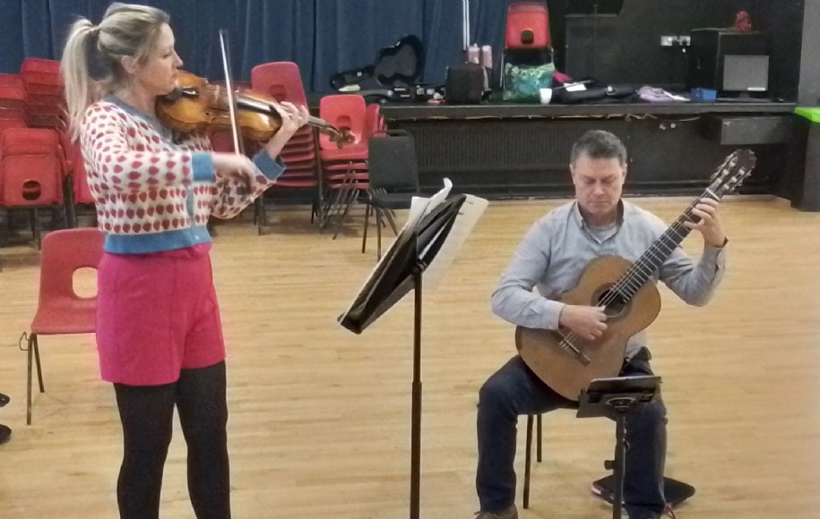 Lovely to bring our music to school children as part of the great @ChurchillMusic1 initiative yesterday. Looking forward to our concert tonight Wrington Church, BS40 5LF #somerset: #Vivaldi #schubert @RobFokkens #piazzolla churchillmusic.org.uk @craigogden @salsachoirboy