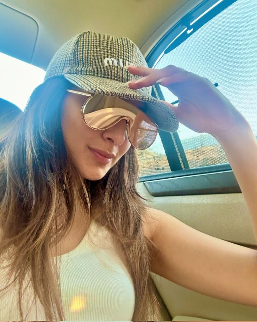 With a cap, sunglasses & sun screen on, @KiaraAdvani is ready to beat the summer sun 🤭. 'SPF 🤷‍♀️☀️' she captioned the pic #carselfie #kiara #kiaraadvani #sunprotection #summertime #sunscreeneveryday #sun #heat #summerishere