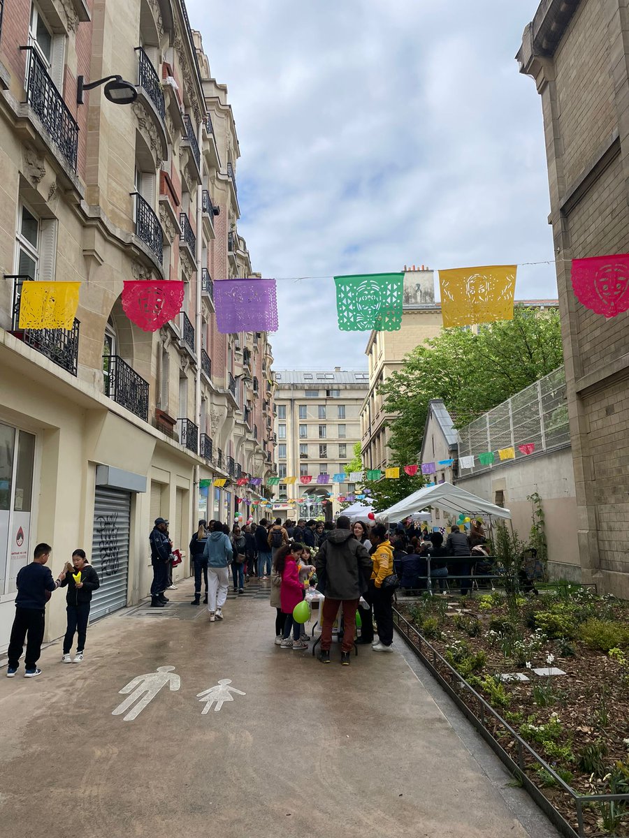 La rue Guillaumot devient une rue aux enfants 👨‍👦‍👦! Le quartier Aligre-Gare de Lyon du 12e arrondissement bénéficie du programme « Embellir votre quartier» 🌞, après une large concertation. Oui, nous pouvons concilier beauté et respect de l'environnement dans nos quartiers !