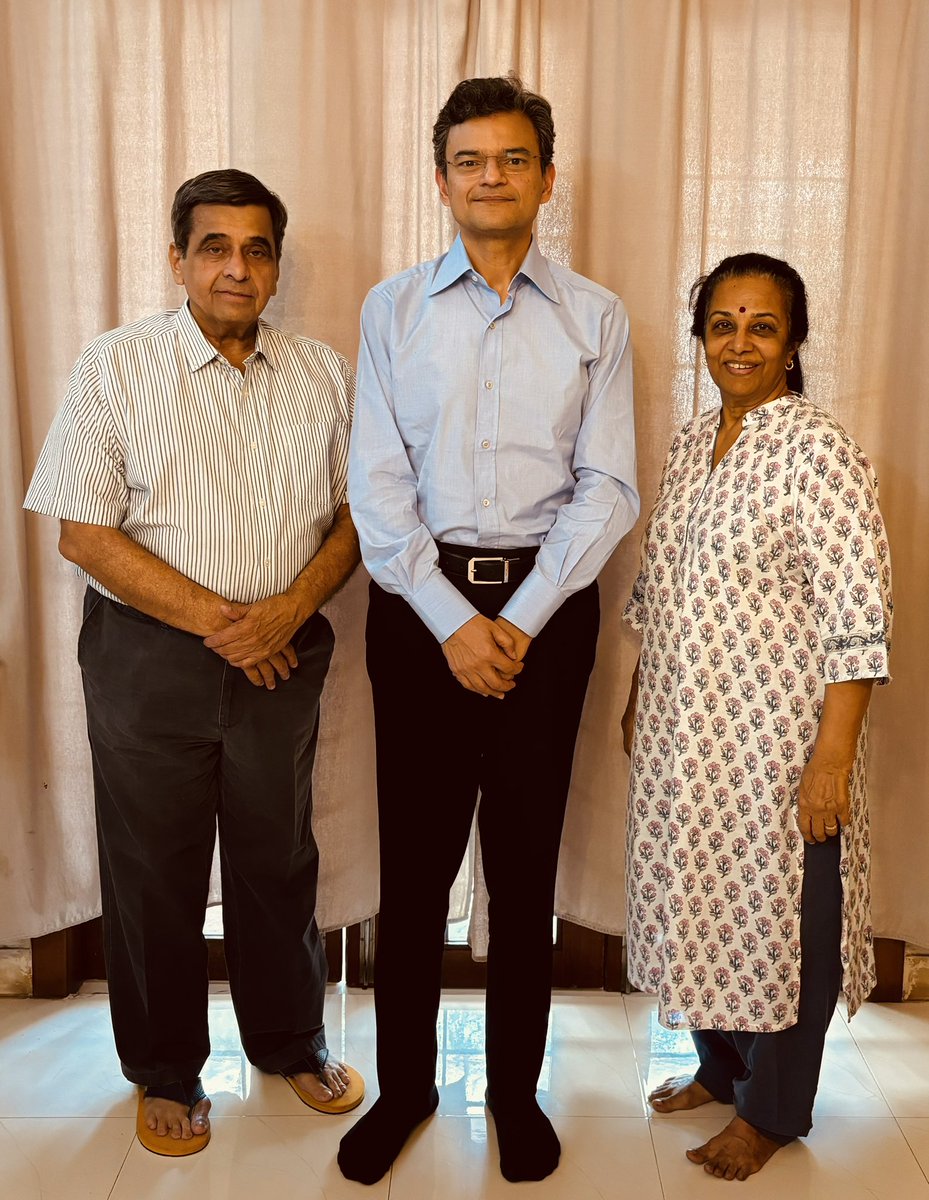 Today, we had the absolute honour and pleasure of hosting @ARanganathan72 at our home for a short breakfast! What a man. Absolute genius who has facts at the tip of his tongue across varied fields while remaining humble and human. Thank you for the visit sir. #blessed