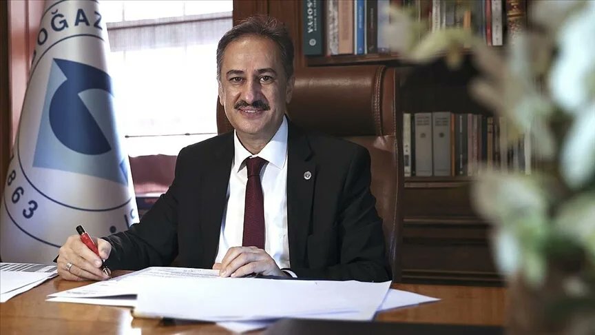 🗣️Boğaziçi Üniversitesi Rektörü Naci İnci: 

▪️Üniversitemizi kendi kurtarılmış bölgesi ve tahakküm alanı olarak gören küçük bir elitist grubun eylemleri kampüsümüzde 3 yıldır devam ediyor. 

▪️Aymaz söylemleri, yalan ve iftiraları, hakaretleri ve üniversitemizin itibarını hedef…