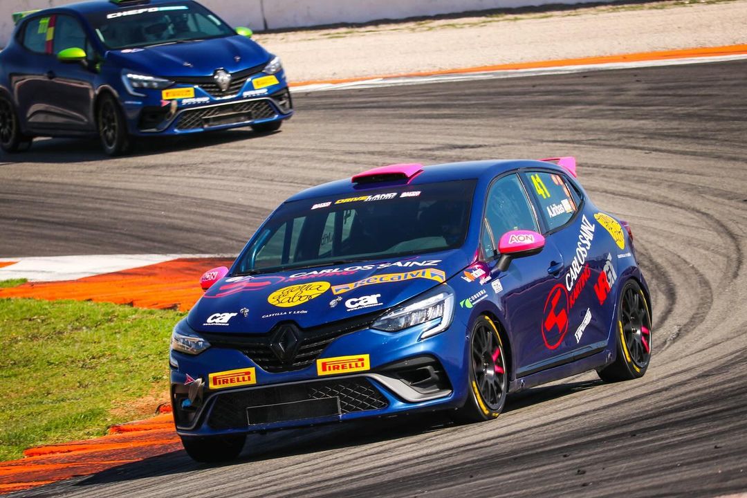 Nuestro querido Alejandro Iribas llevando nuestro 💛 por cada circuito
Un placer formar parte de tu equipo