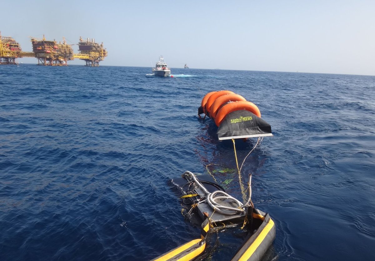 #WNC conducted the multi-agency exercise Prasthan on 24 Apr to validate contingency plans for the oil and natural gas production facilities off Mumbai. #IAF, #ICG, #ONGC, #DGShipping and several other govt agencies participated in the exercise. @SpokespersonMoD @HQ_IDS_India