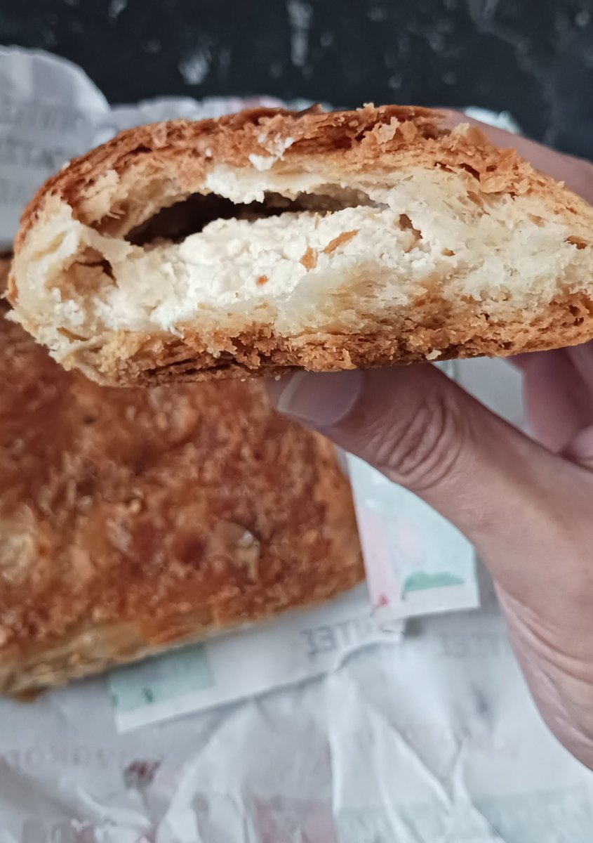 Atina'da kıymalı börek istediğinizde gerçek kıymalı börek gelir, peynirli poğaça istediğinizde gerçek peynirli poğaça gelir