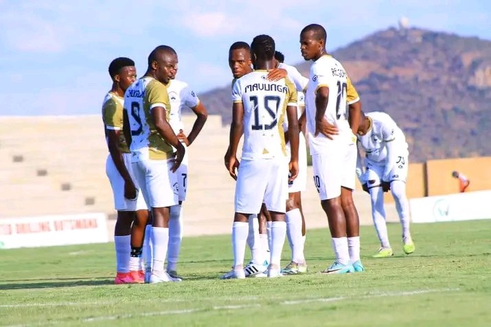 Botswana Premier League Fixtures 🏆🇧🇼

 ◾ Morupule Wanderes vs Holy Ghost 
◾Nico United vs Sua Flamingos 
◾ Masitaoka FC vs BDF XI 
◾ Security Systems vs Tafic FC 

#kmthejournalist 
#bwfootballarena
