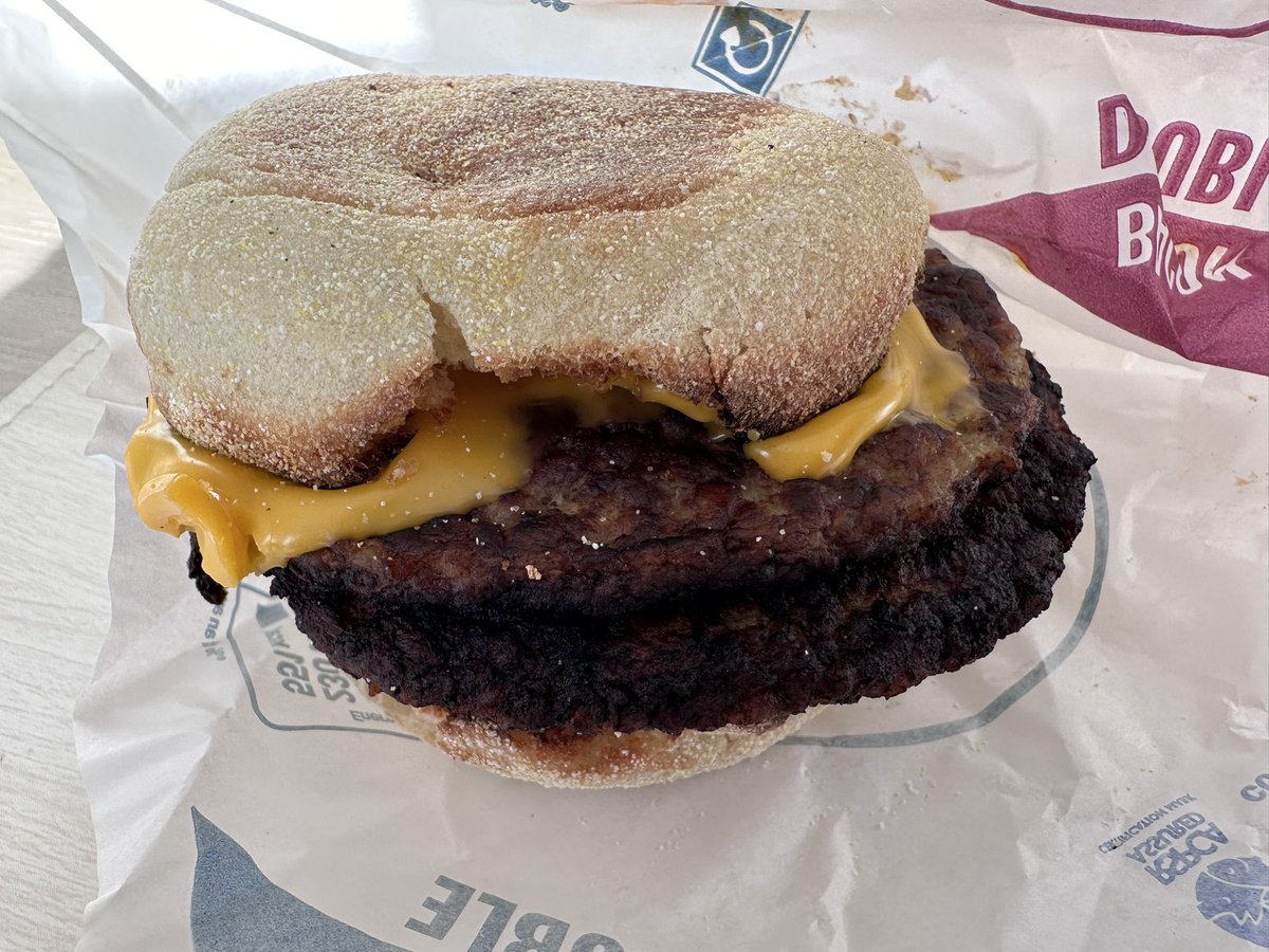 Wow @McDonaldsUK , that looks burnt and a bit of a mess to be honest… 😒