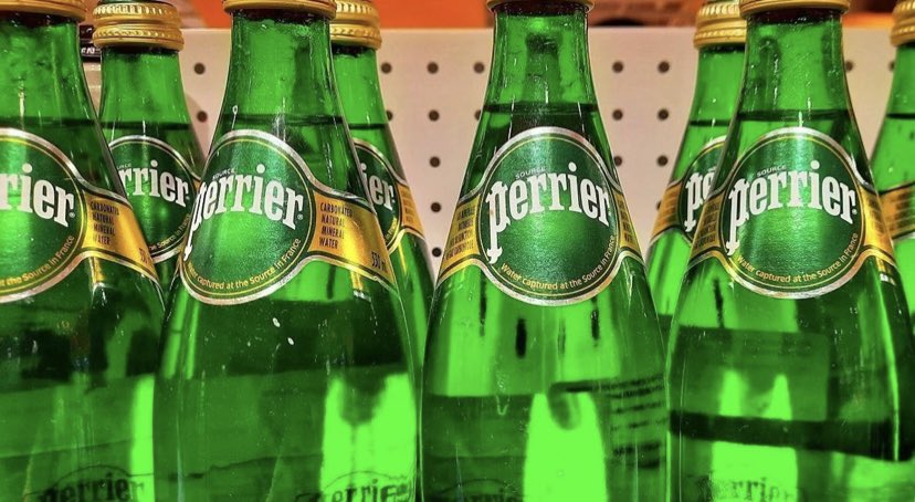 Fransa, İsviçreli Nestlé firmasına ait Perrier maden suyunda dışkı ve insanda bulunan bakteri tespit edildiğini duyurdu. 2 milyondan fazla şişenin imha edildiği Perrier maden sularının Türkiye'de de satıldığı ortaya çıktı.