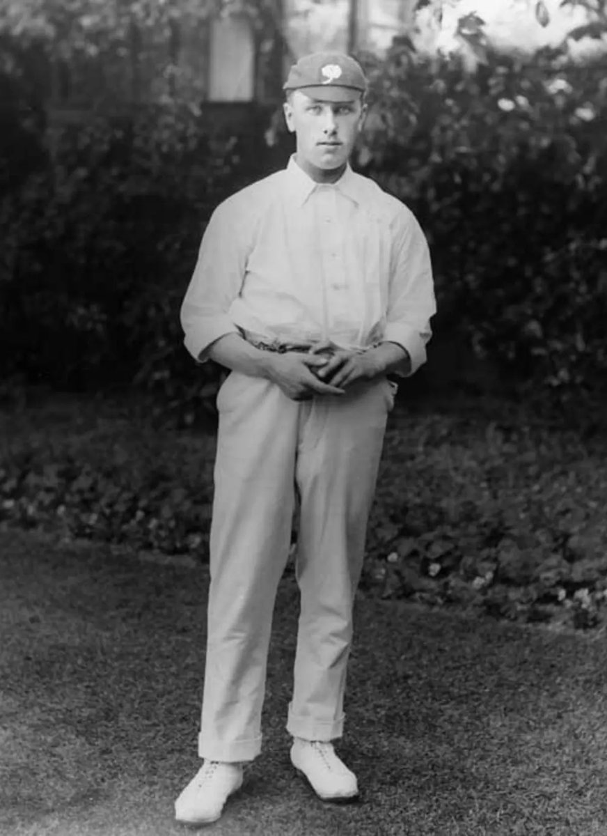 Wilfred Rhodes : the ultimate cricketer [A thread] Born on Oct 29th 1877 in Village Kirkheaton, Yorkshire. A left arm orthodox bowler and a right handed batter, debuting for Yorkshire in 1898, Rhodes would go to become possibly the greatest ever to play the game. (Continued)