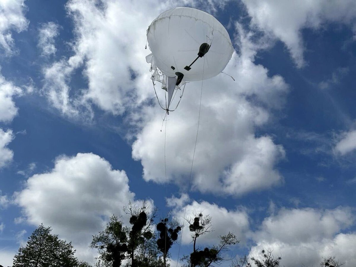The Special Operations Forces of Ukraine can now deploy small tethered aerostats for radio communications. 
They report a huge increase in communication ranges during testing.