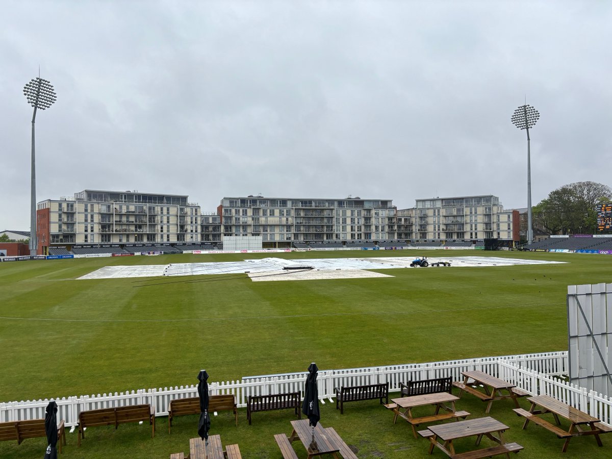 START DELAYED | Good morning from a wet Seat Unique Stadium. The covers remain on and lunch will be taken a 12:30pm. No news on a pitch inspection just yet.

#BecomeGlorious