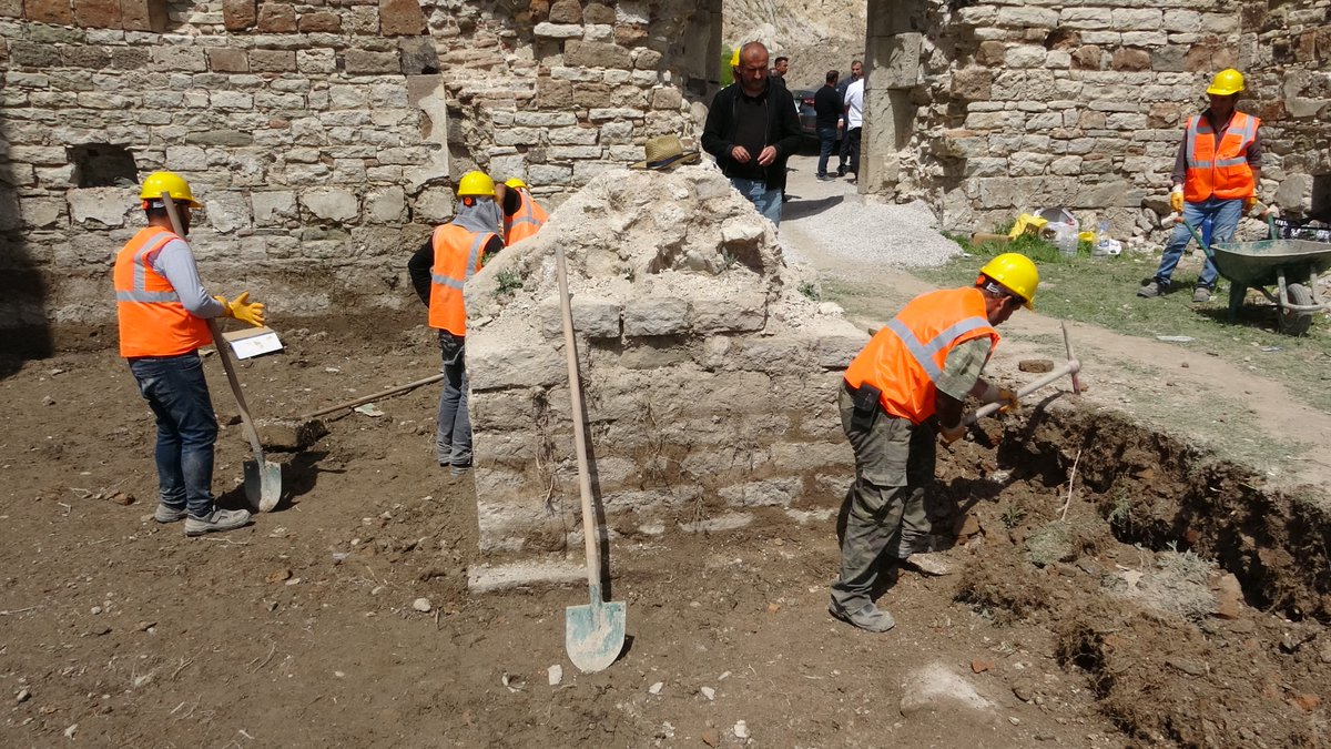 Eski Van Şehri’nde yer alan Van Ulu Cami başta olmak üzere; Kızıl Minareli Cami, Horhor Cami ve Miri Ambarı’nda restorasyon çalışmaları başladı. vanhavadis.com/haber/20000447…