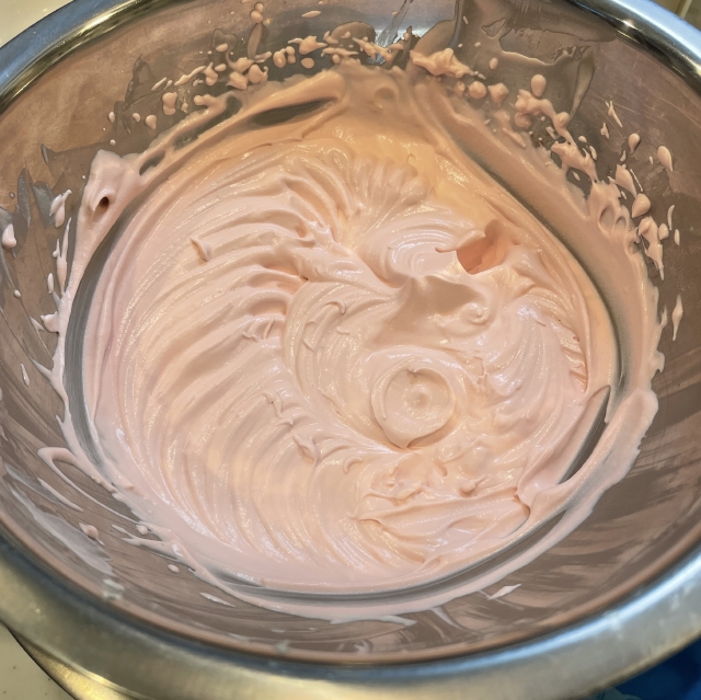 今回はいちごパウダーを使った、いちごのホイップクリームの作り方です😆

マリトッツォの材料としていちごのホイップクリームを使うと、ピンク色の可愛らしいマリトッツォが出来るんじゃないでしょうか😊

詳しい作り方はブログで😉
↓
bit.ly/3qdjval

#パン #パン作り