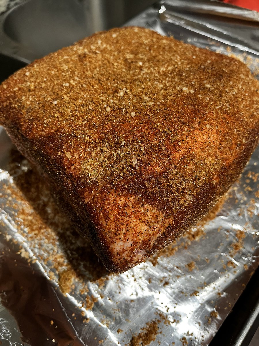 Butt is rubbed and ready for a long smoke.
