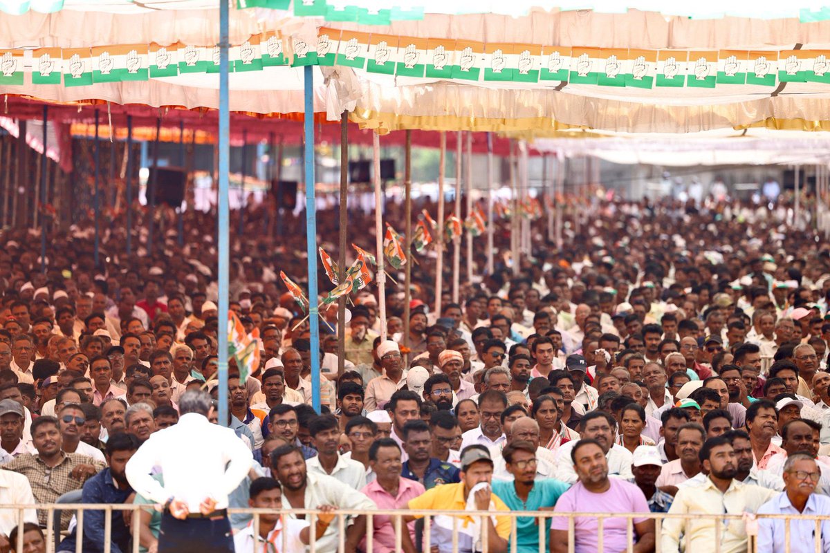 कांग्रेस प्रत्याशी श्री अनंतभाई पटेल के समर्थन में कांग्रेस महासचिव श्रीमती @priyankagandhi जी ने 'न्याय संकल्प सभा' को संबोधित किया।