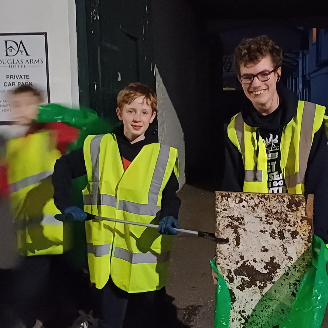 Amazing Effort by the Self Care group in Castle Douglas doing their #SpringCleanScotland Litter Pick. They went around Castle Douglas in the evening trying to keep the streets clean! Great work everyone! 👏🤩