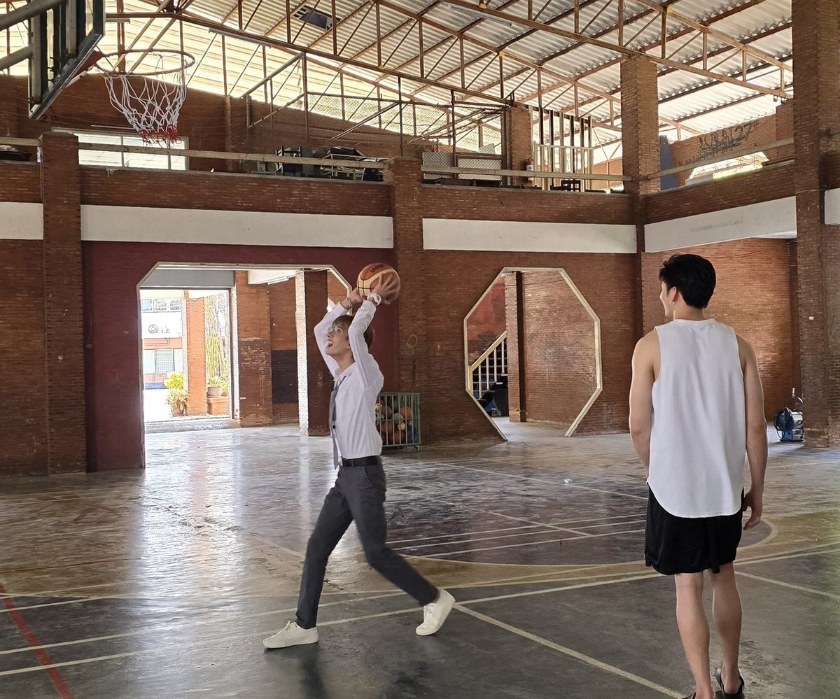 #MonsterNextDoorQ7 check out images from Q7 of filming..Park I'm not sure that's how you play basket..

Starring 
Big Thanakorn
Park Anantadej

Coming soon

#MonsterNextDoor #พี่เขาบุกโลกของผม