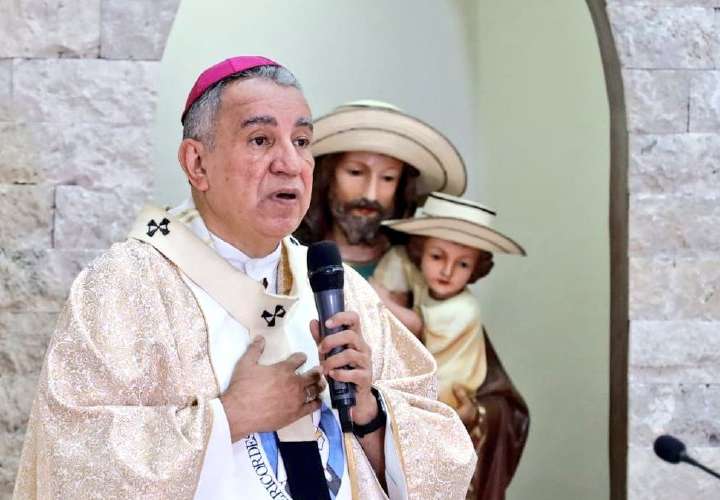 #NacionalCri Iglesia Católica en oración por elecciones generales del 5 de mayo El arzobispo Ulloa hizo hincapié en la necesidad de que Panamá cuente con un líder estadista, no con un mesías, para abordar los graves problemas del país. critica.com.pa/nacional/igles…