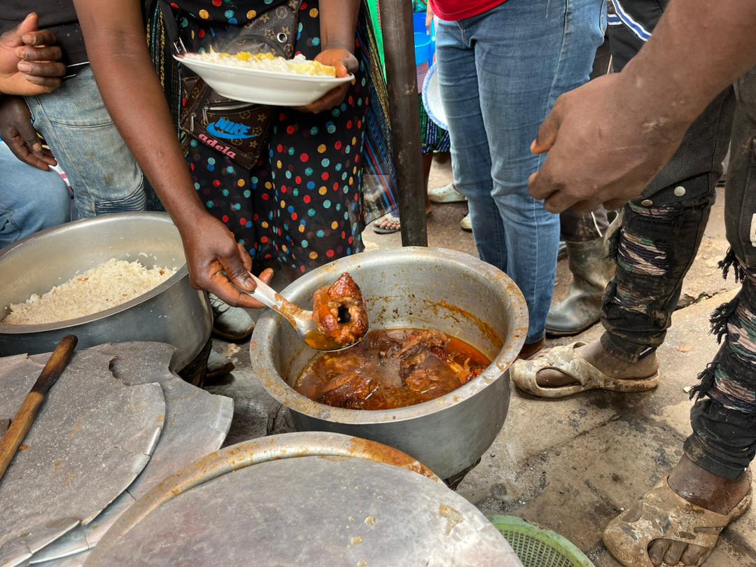 Kasubi Market women can cook yarabi😋

#RoycoCombo🍴🍽️🍽️🍽️