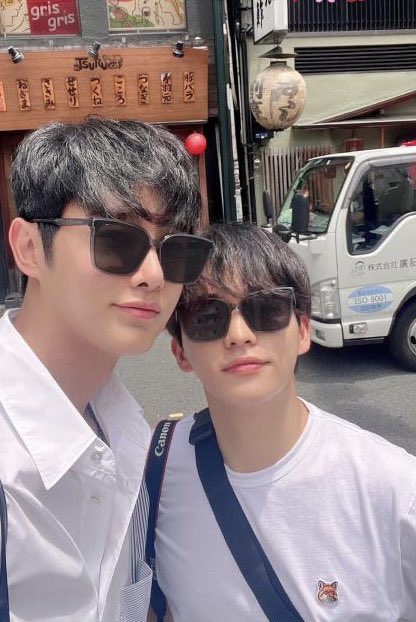 Day 518 of waiting for
#CherryBlossomsAfterWinter S2/a new project announcement since I created this fan-account.
Just give me a new drama starring #Kanghui & #OkJinuk in any kind of role: as a pair, brothers, friends, enemies... Whatever! As long as KangOk work together again.😢