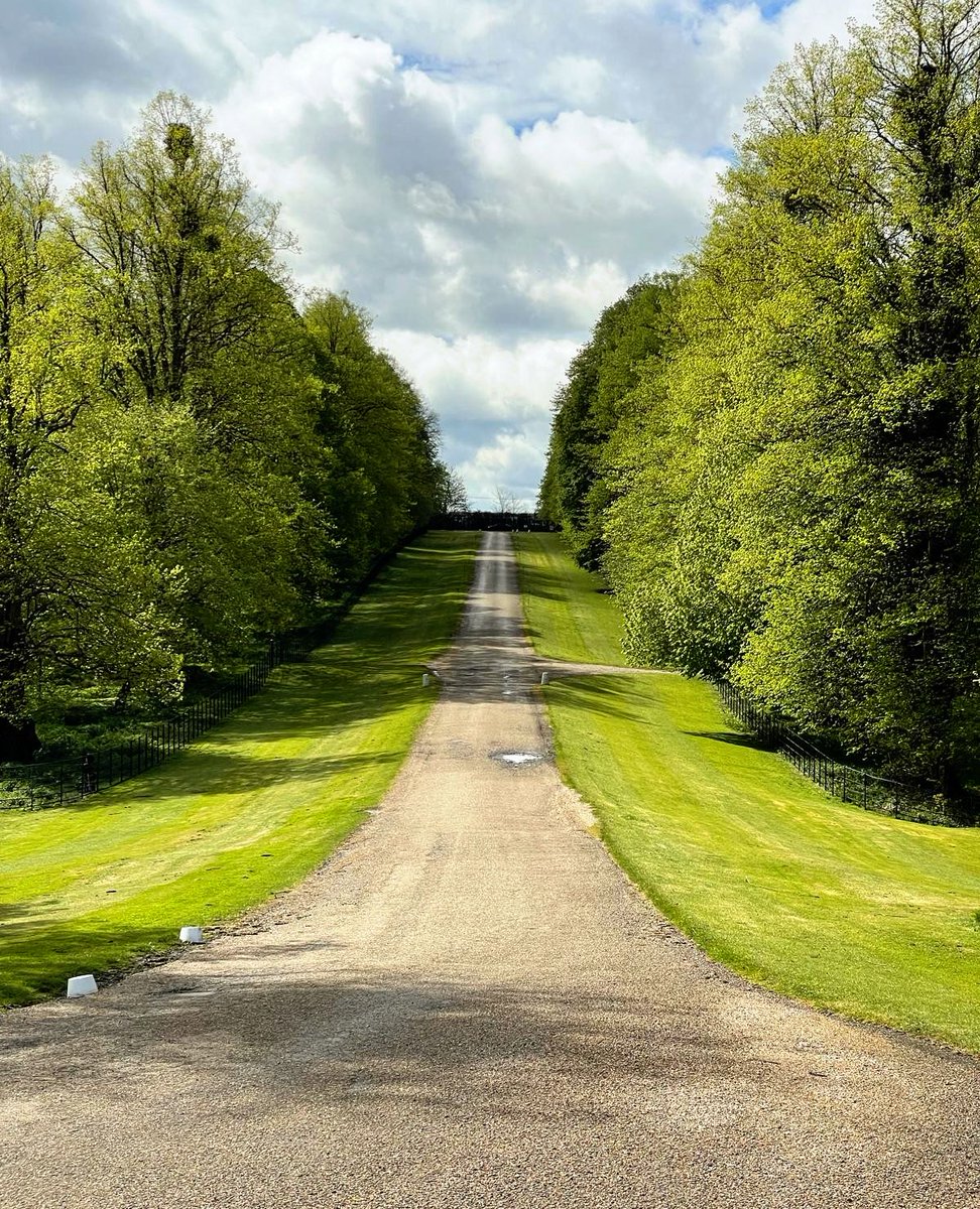 Our Fencing blends into its surroundings, creating a strong barrier whilst not blocking the surroundings
It was great to see it recently at @braxtedparkweddings running either side of their magnificent driveway

#braxtedpark
#countryhouse
#essexvenue
#steelfence
#thetraditionalco