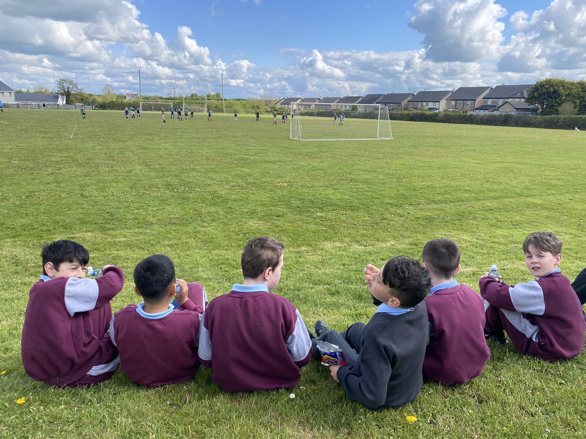 Desmond College Chess Club were delighted to welcome our neighbours the Courtenay National School for a friendly chess tournament! Plenty of chats were being had as the students battled it out, exchanging tips and tricks as the morning went on! #communitylinks @LCETBSchools