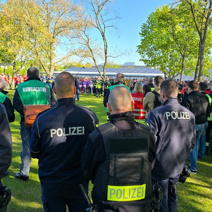 Die Polizei Berlin beteiligt sich heute in Vorbereitung der #euro24 an einer Übung der @Berliner_Fw, um das Zusammenwirken der Katastrophenschutzbehörden zu trainieren. Dies erfolgt in den Bereichen Kommunikation von Führungsorganen, Personenerfassung, Sanitätseinsatzdienst und…