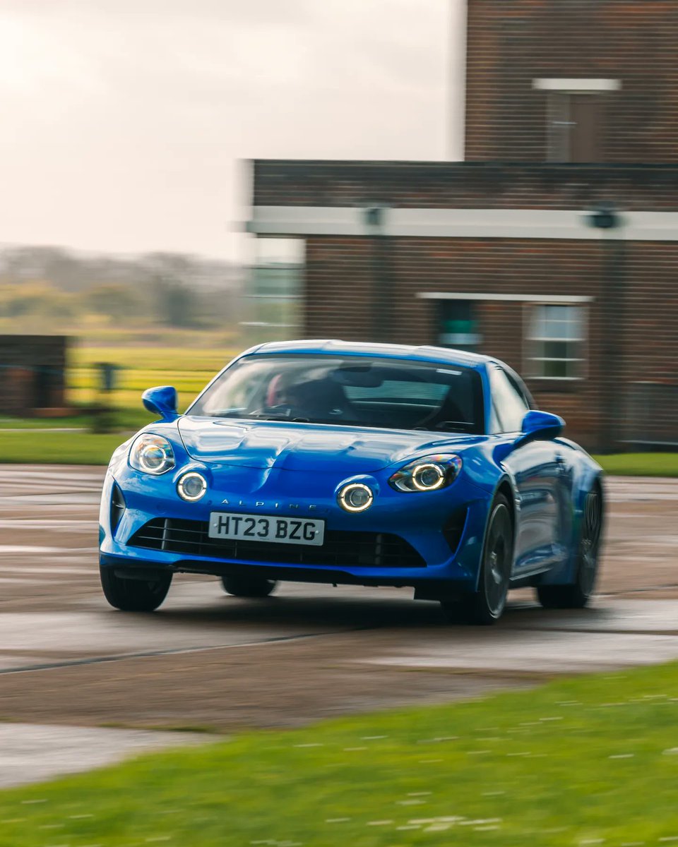Pegasus members, check your inbox. 📥 25% off most of the shop and the final few spots on the Track Social are up for grabs. Here's what happened last time. 📅 17 June 🟢 9am 🏁 1pm 📍 @bicesterheritage 🏷️ £125 📌 @bicesterheritage @charlieb_photo