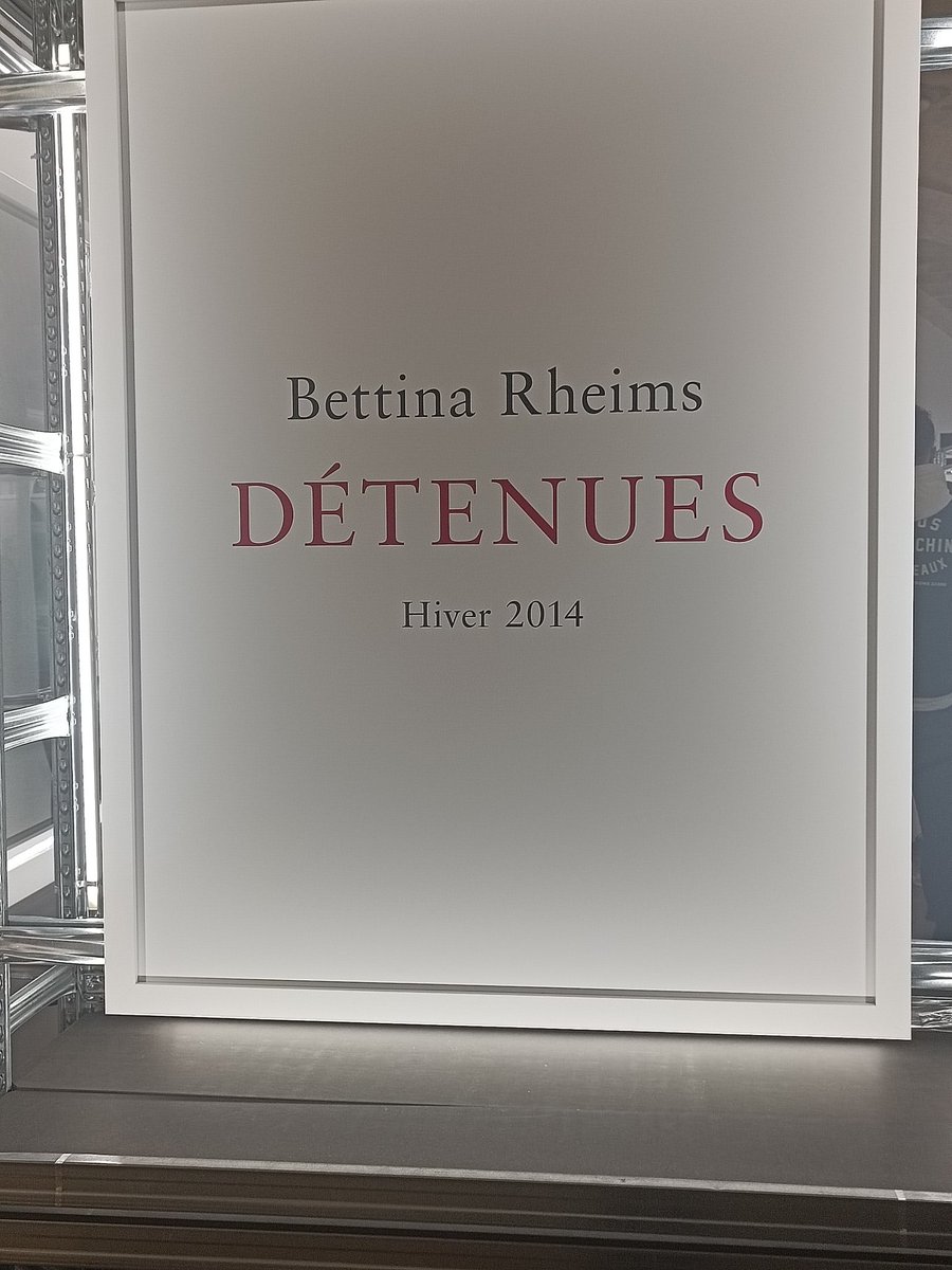 Jusqu'au 12 Mai, précipitez-vous voir l'exposition cour Mably à Bordeaux. Portraits de détenues. Derrière les drames, la lumière...et des regards qui resteront gravés. #BettinaRheims Visite guidée gratuite👍