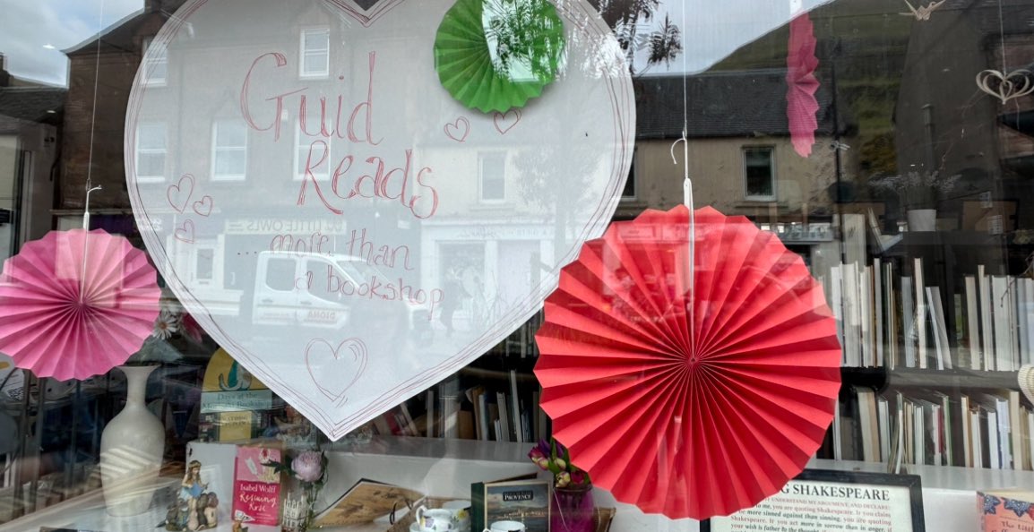 Always enjoy popping into Guid Reads in #Alva for a wee weekend rummage amongst the fabulous book collection. It's a warm and welcoming treasure trove with ever changing window displays. Pay them a visit if you get the chance! #Clackmannanshire