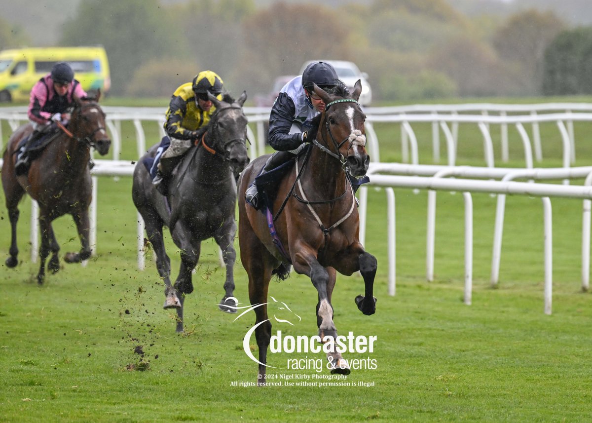 RACE 3 RESULT - Town Moor Business Club Novice Stakes 🥇 Balmacara Jockey: @bishopcharlie12 Trainer: @johnsonhoughton Owner: Mick and Janice Mariscotti 📸 @nigekirby #DoncasterRaces | #ChampionOccasions | #DONSAR