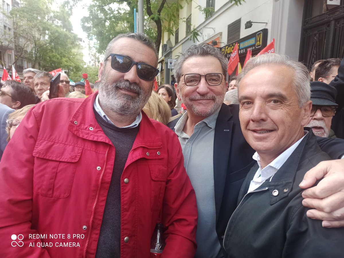 Miles de personas de toda España lo piden ♥️🌹

#PedroNoTeRindas 
#PedroNoTeVayas 
#MereceLaPena