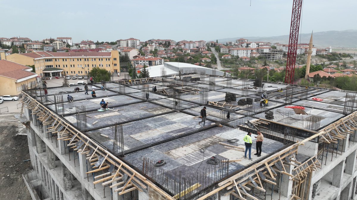 Elmadağ'da #Büyükşehirİşbaşında 📍 Ekiplerimiz, Yenice Mahallesi'nde Belediye Hizmet Binası yapım çalışmalarına devam ediyor. @mansuryavas06