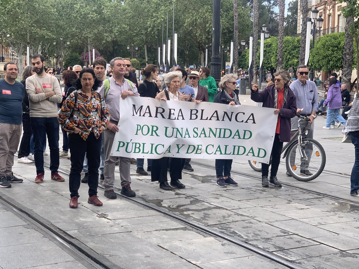 Que no te estafe el PP. El dinero público debe servir para financiar la escuela pública, no a los colegios privados. 💚 Hoy estamos apoyando a @MareaVerde_SE en su defensa de la escuela de todas.